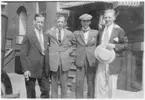 Vänersborgarna i USA. Fr v Hugo Tibblin, Sven S, Petré och Westerlund. Hugo Tibblins samling