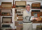 Einar Hansander fotograferad med sin samling av radioapparater.  Vänersborg

Einar Hansander deltog i utställningen Samlarglädje på Vänersborgs museum 2009.