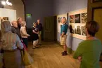 Peter Gerdehag pratar på urpremiären av sin fotoutställning Kokvinnorna på Vänersborgs museum den 23/5 2012.