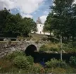 Hyssna kyrka, Kyrkan på håll. Stenbro i förgrunden.