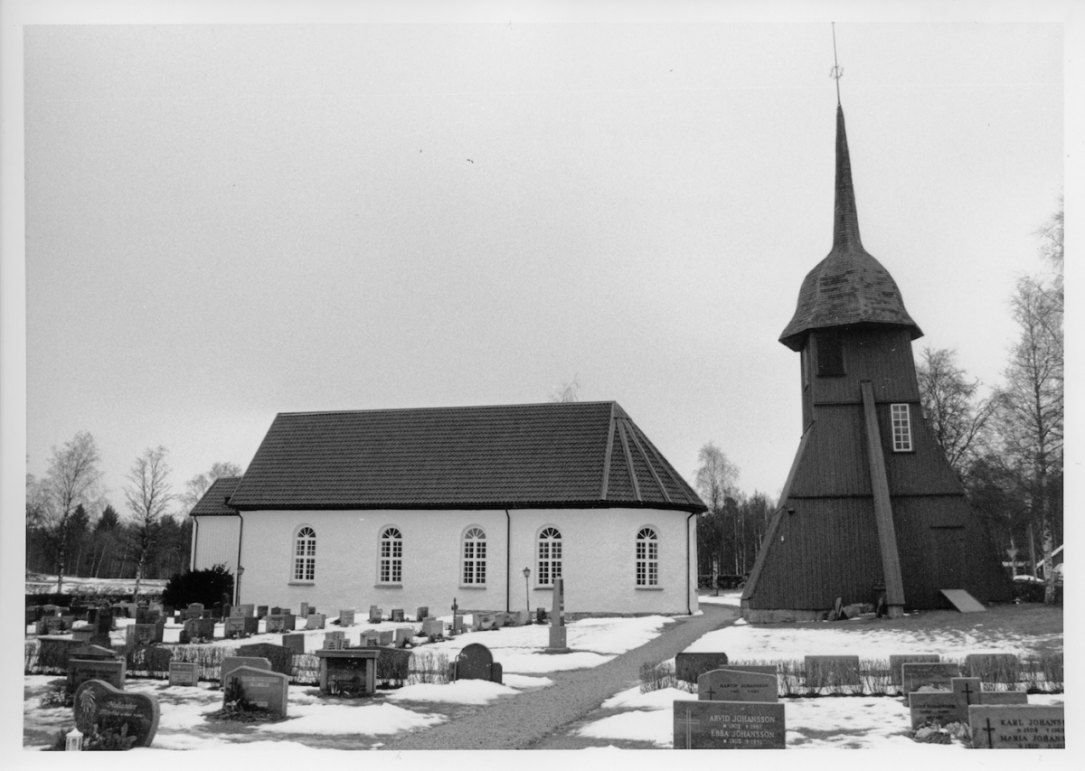 Exteriör. Del av kyrkogård. Ljungsarp kyrka