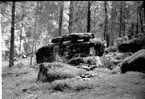 Trefotasten strax nedanför bergstupet öster om Pikenborg.  Skallsjö