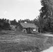 Frändefors. Gammal stuga i Södra Timmerviken. Annandag Pingst 1943.