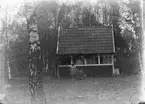 Liten stuga, sannolikt vid Nordkroken, Vargön.