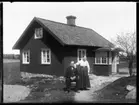 Olof Jonssons text: Johan Lärk, Skansen, 24 maj 1915.

Johan Svensson Lärk, Hjärtum 1843-08-26 och hans hustru Lotta Andersdotter, Väne-Ryr 1846-01-24.