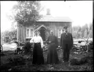 Maria Berndtsdotter med barn.

Olof Jonssons text: Midsommar 1912, Kriakasen  (stavning osäker)

Kriakasen (Zviakasen) backstuga i Övre Bräcke
Anna Charlotta Johansson (sömmerska), Bäve 1889-05-01, modern änkan Maria Johansson född Berndtsdotter, Bäve 1850-06-06, troligen sonen Carl Gustaf, Bäve 1874-11-02.