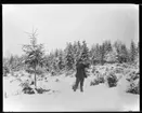 Okänd jägare i snölandskap, bilden tagen 20 december 1907