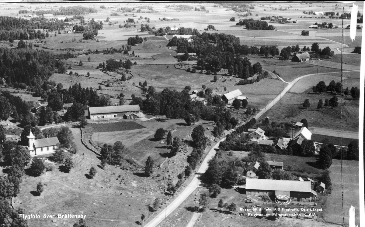 Text på bild:"Flygfoto över Bråttensby"