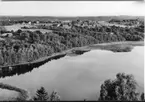 Från berget mot sjön