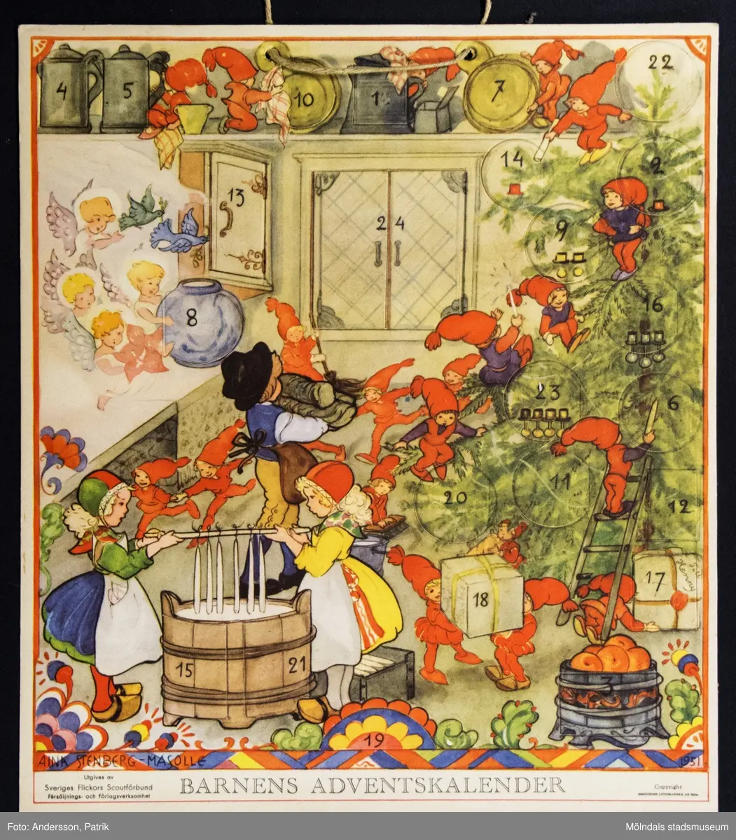 Barnens adventskalender från december 1951 utgiven av Sveriges Flickors Scutförbund. Motivet är tecknat av Aina Stenberg - Masolle. Kalendern fick Gunilla Ferm tillsammans med sina systrar Birgitta och Kristina.
Kalendern gick i omtryck 1973.
I övre kanten på kalendern finns två hål med ett snöre för upphängning.