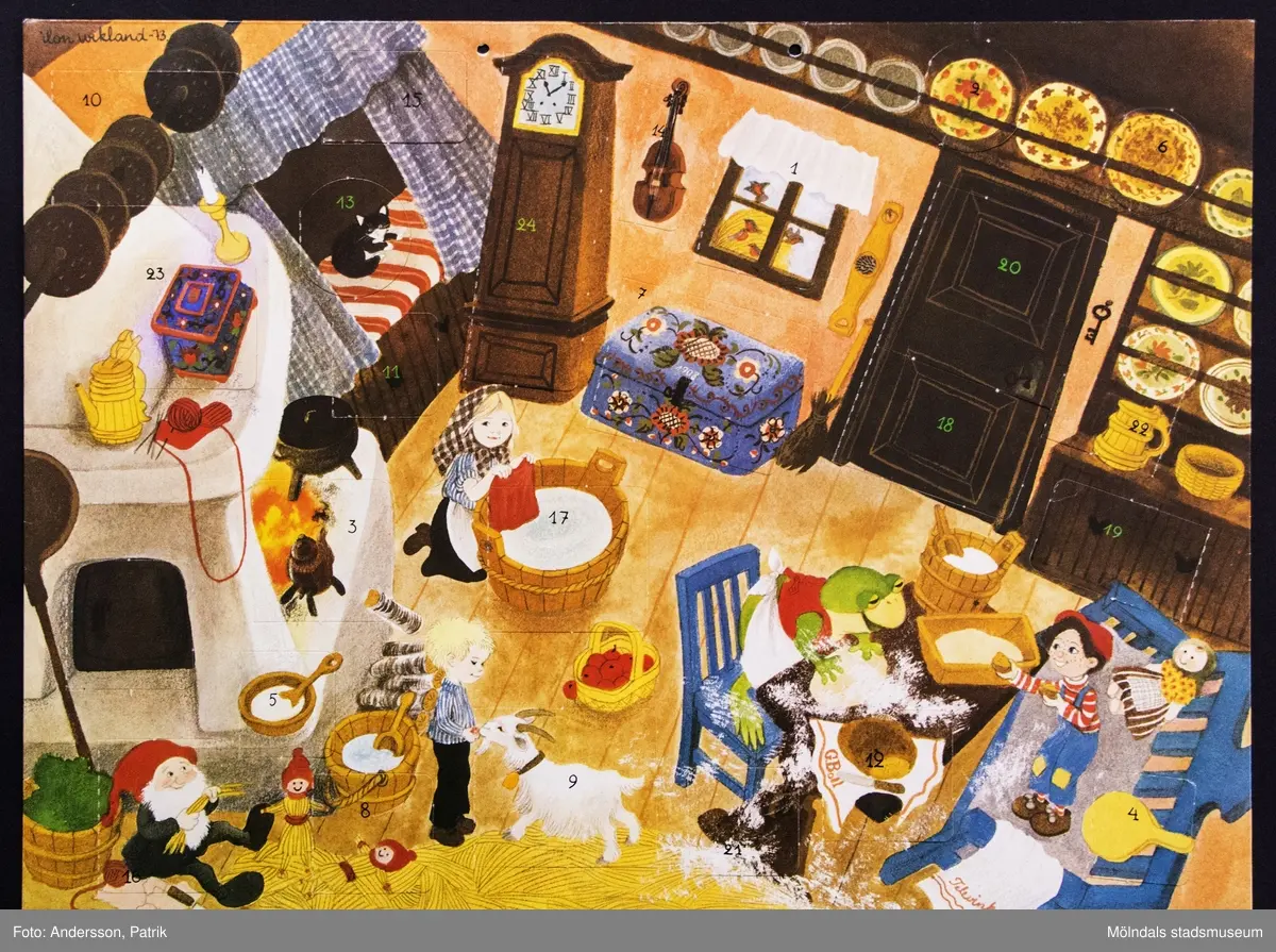 Sveriges Radios julkalender: Tjong i baljan! , som sändes på radion mellan den 1 - 24 december 1973. Motivet på kalendern är gjort av Ilon Wikland.
I övre kanten på kalendern finns två hål för upphängning.