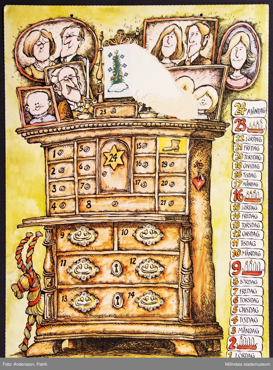 Sveriges Radios julkalender: Gammelfarmors chiffonjé, som sändes i radion mellan den 1 - 24 december 1979. Motivet på kalendern är tecknat av Folke Nordlander.
I övre kanten på kalendern finns två hål för upphängning.