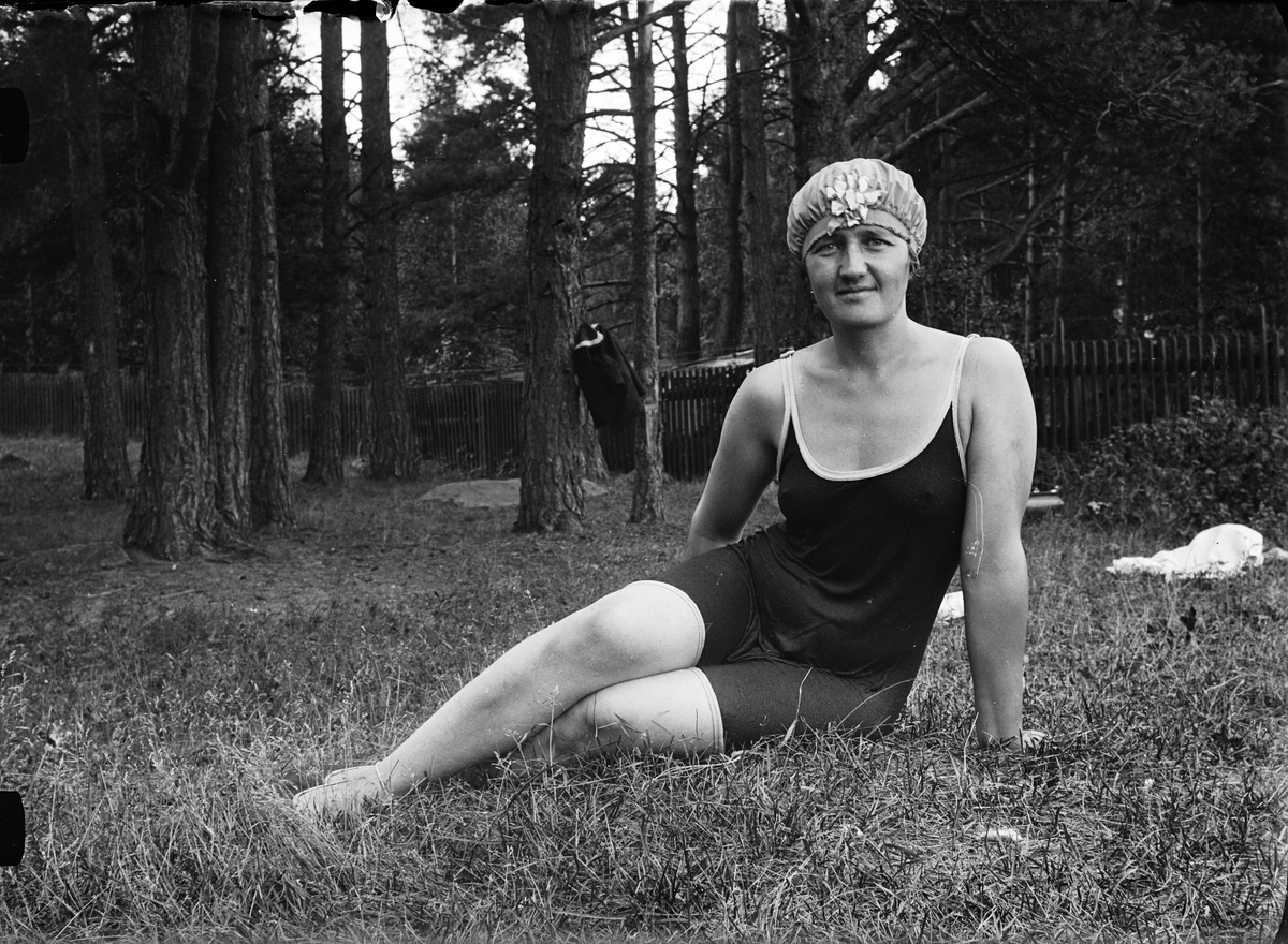 "Fru Bergman vid badplats", Uppland