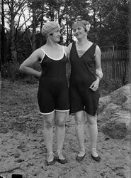 "Familjen Bergman vid badplats", Uppland