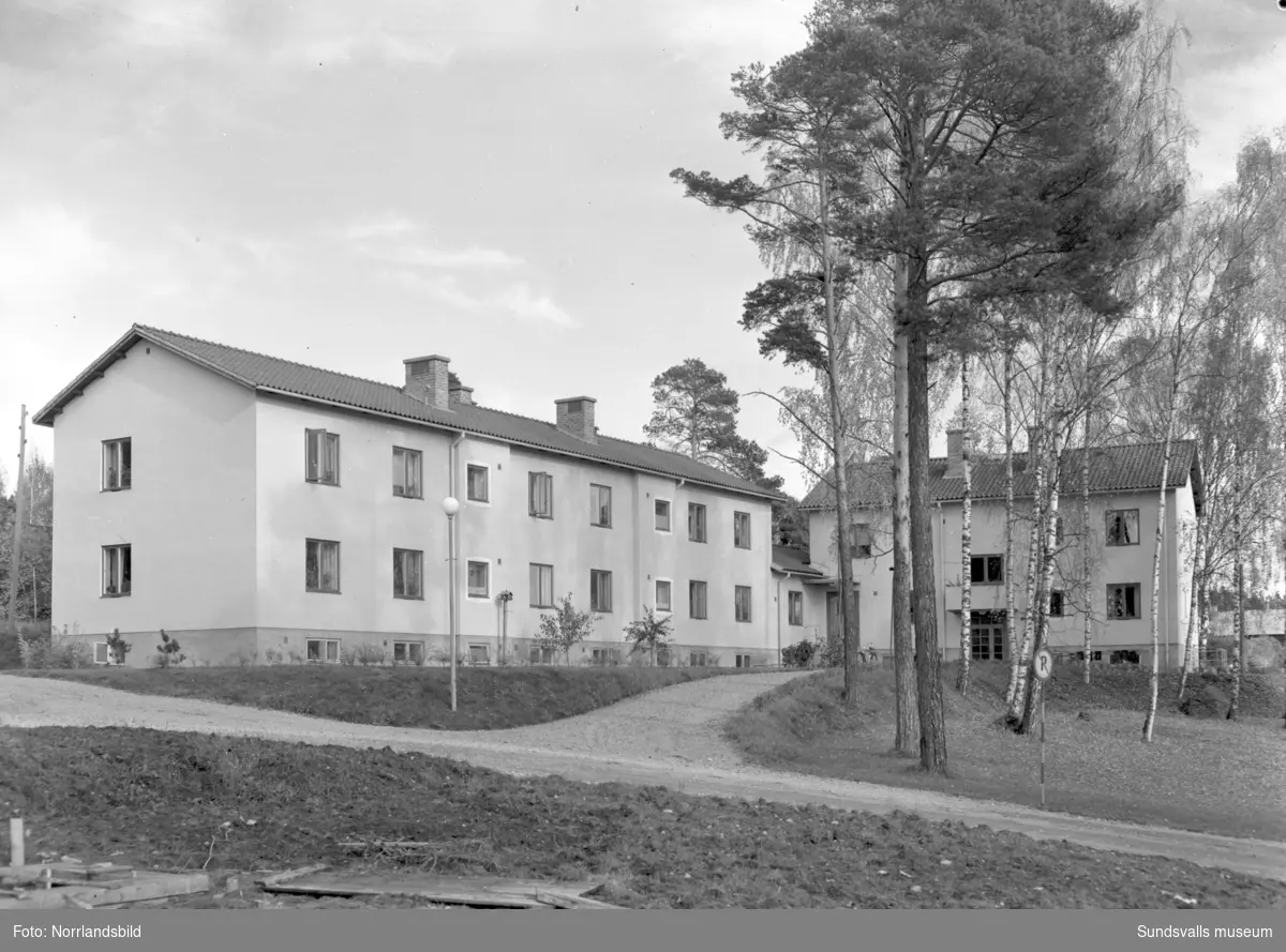 Affärs- och bostadshus i Ånge, bland annat på Järnvägsgatan.