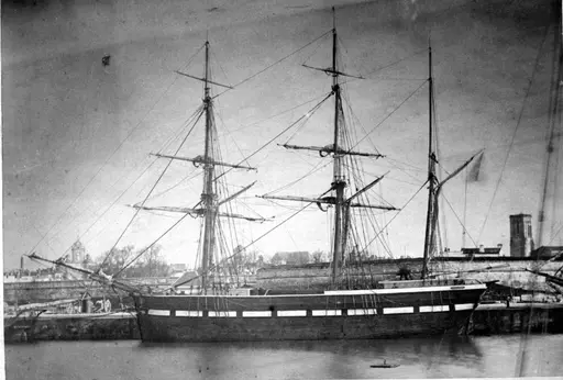 Barken FORTUNA, fortøyd til land.