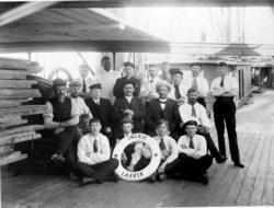 Mannskap med katt, på fullriggeren Ingrid