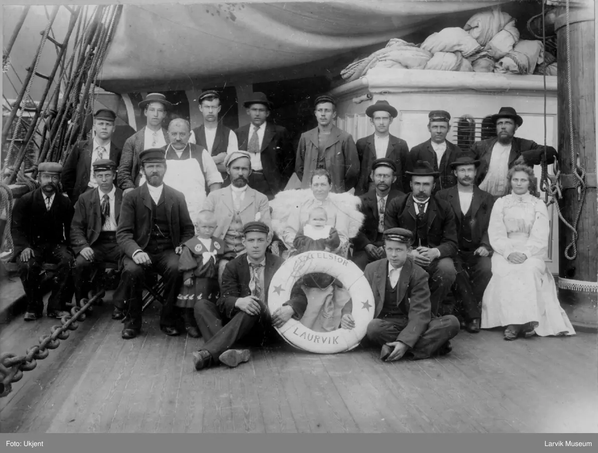 Mannskap på barken Excelsior