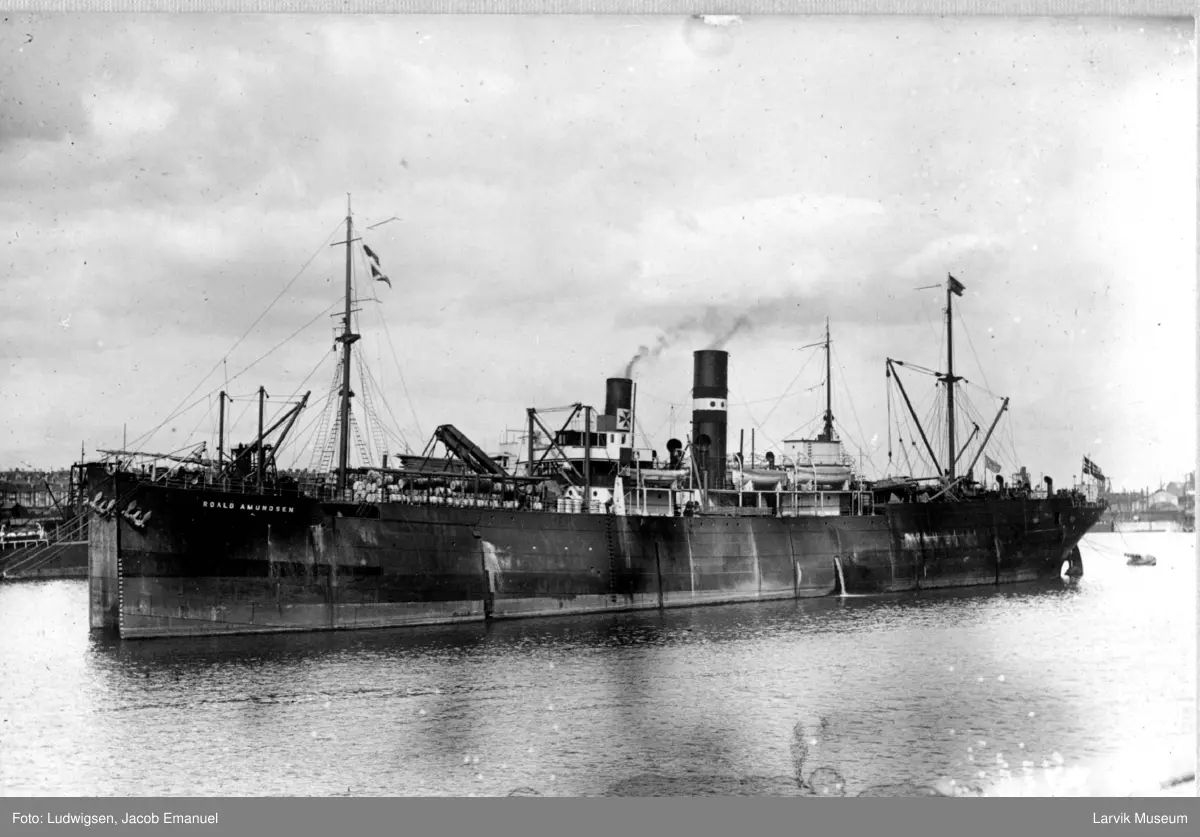 Dampskip, DS/Flk "Roald Amundsen"