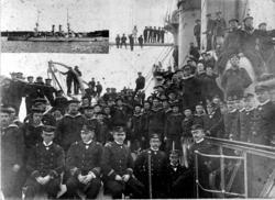 Mannskap på panserskipet Norge. Som nummer to fra venstre fø