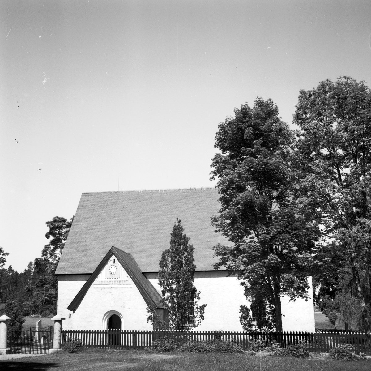 Ekeby kyrka