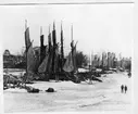 Vänersborg. Segelskutor vid hamnen