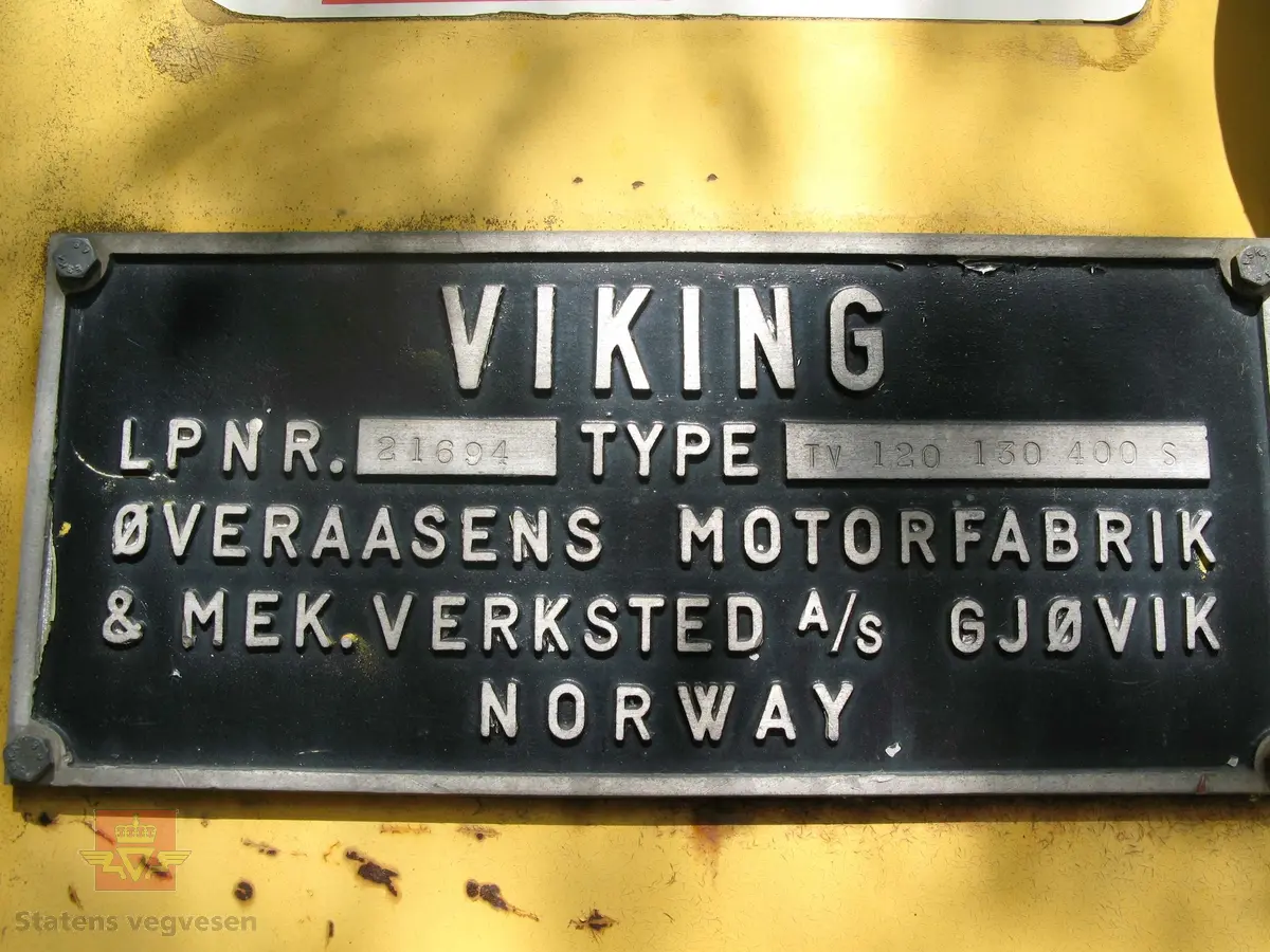 Michigan 75B hjullaster med VIKING type TV 120 130 400 S freseaggregat. Snøfreser montert på hjullaster med 4 hjul. Hovedfarge er gul. Motoren i lasteren er en dieseldrevet Cummins V8, type V 504C 210, som yter 171 Hk. Motoren som driver fresen er en dieseldrevet Scania V8, type DS14 som yter ca. 400 Hk. Freseren er lagd slik at den har hydrostatisk kraftoverføring mellom Scaniamotor og freseraggregat. Motoren er plassert bak på maskina slik at der er lange slanger mellom den og aggregatet som sitter foran på maskina.