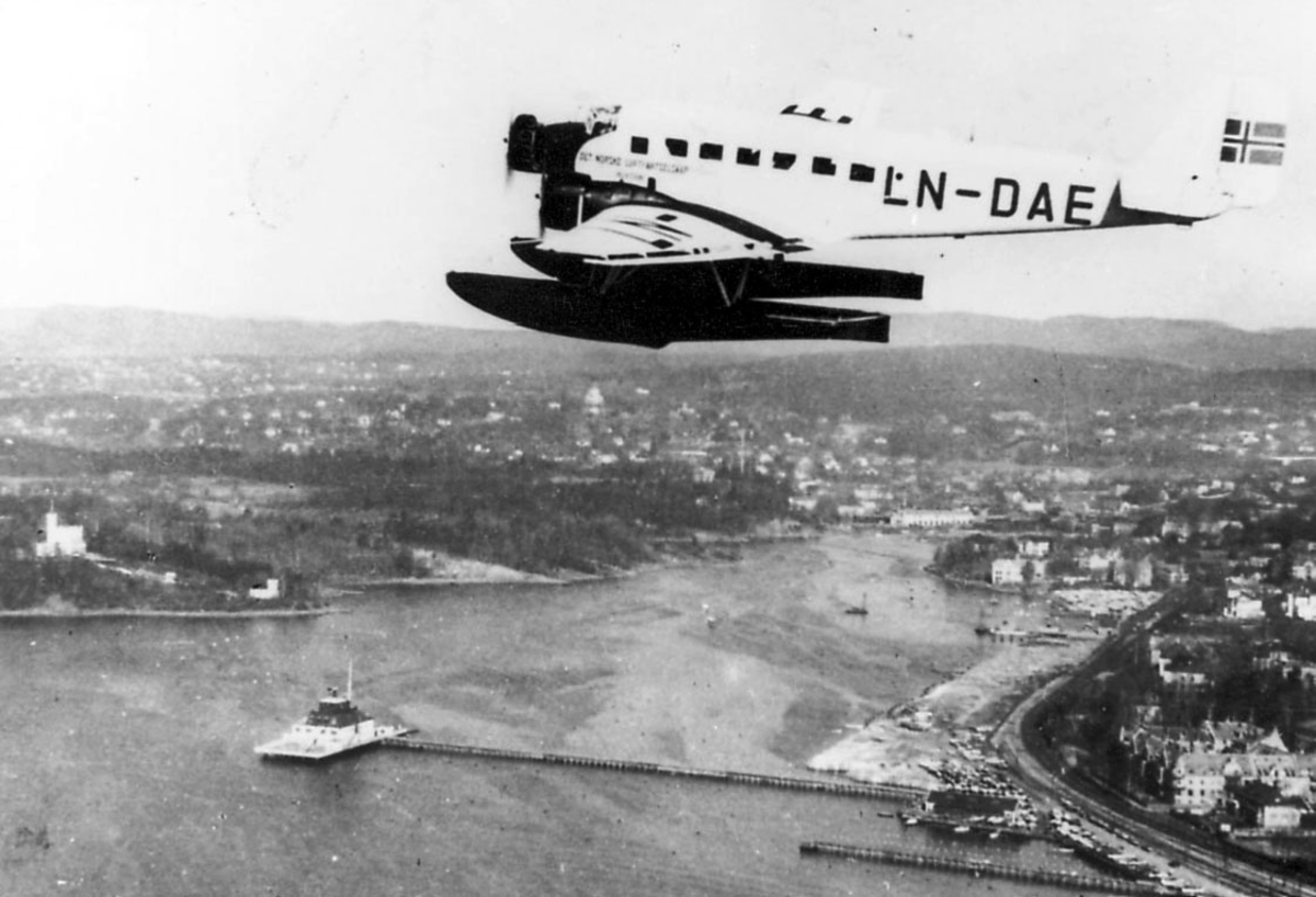 Luftfoto, ett fly Junkers Ju 52/3mge LN-DAE "Havørn".