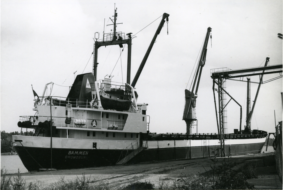 Ägare:/1979-81/: ett partrederi, Huvudredare: F. Elof Blom. Hemort: Bromösund.