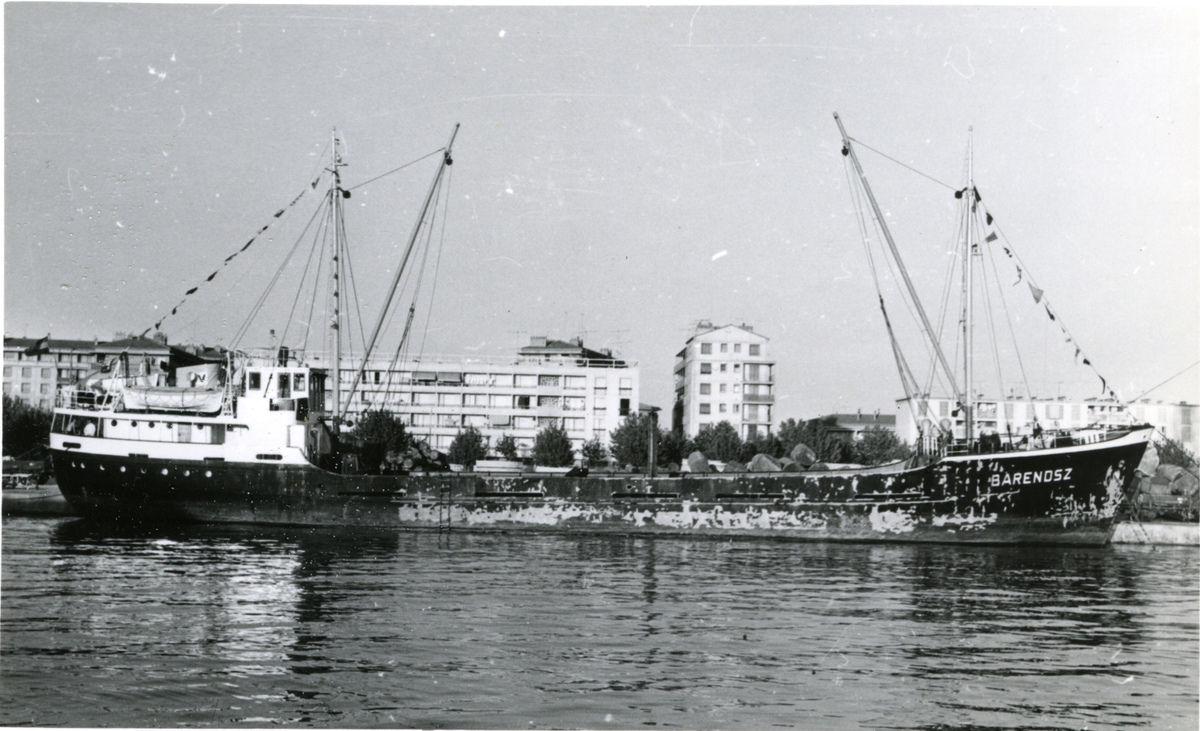 Ägare:/1954-6 /: Hollandsche Zeereederij. Hemort: Rotterdam.