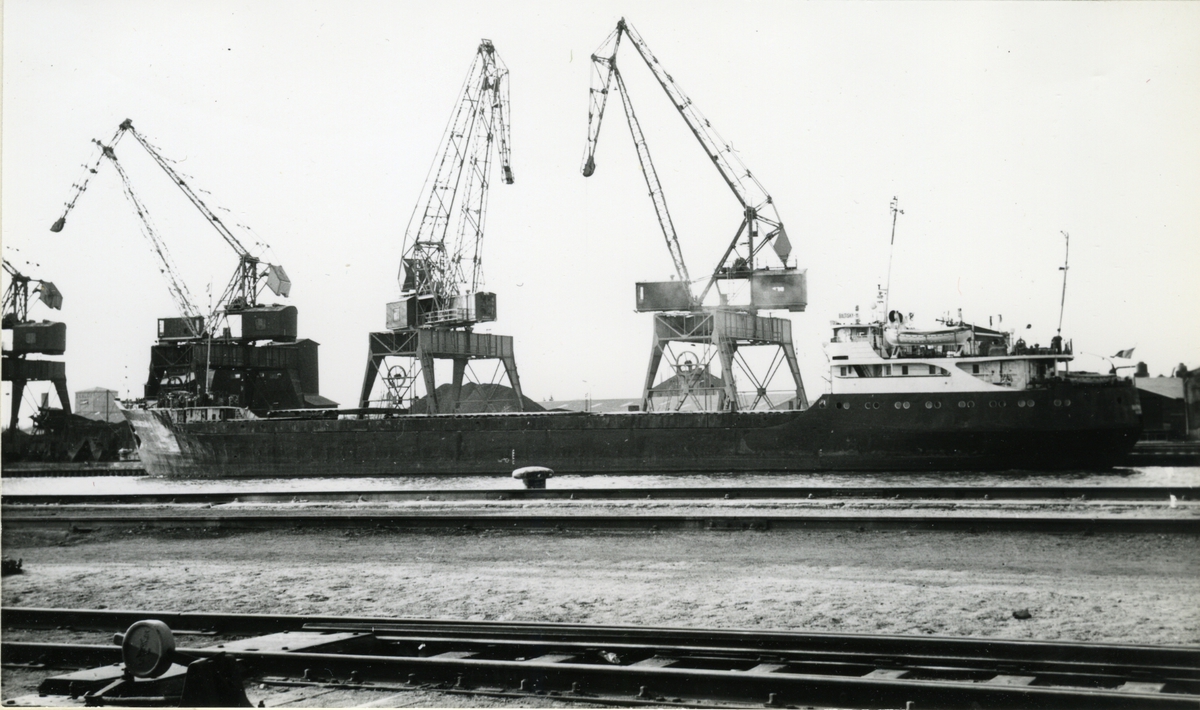 Ägare:/1963-91/: S.S.S.R. - Western River Shipping Co. Hemort: Kaliningrad.