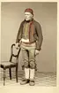 Sven Persson i norra Långsbo, annars Basken kallad. Bröllopsdräkt från Delsbo socken, Hälsingland.
INV.nr: 18852.e.