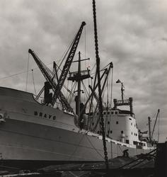 Lastmotorfartyget BRAVO av Oslo i East India Dock, London 19