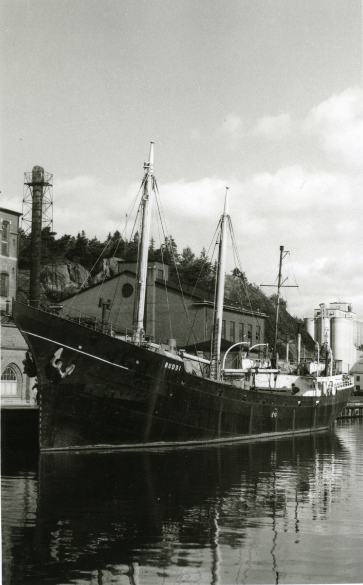 Ägare:/1947-55/: ett partrederi, Huvudredare: Olof L. Laurell. Hemort: Oskarshamn.