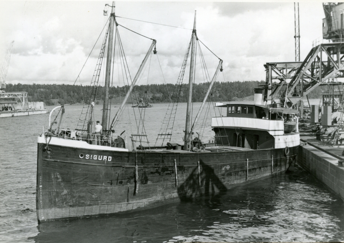 Ägare:/1959-73/: ett partrederi, Huvudredare: Birger Nordström. Hemort: Borgå lk.