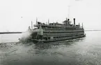 Akterhjulångfartyget CAPITOL.
Fartyget gick dag- och kvällsturer från New Orleans uppför Missisippi.
Foto taget i New Orleans 1935.