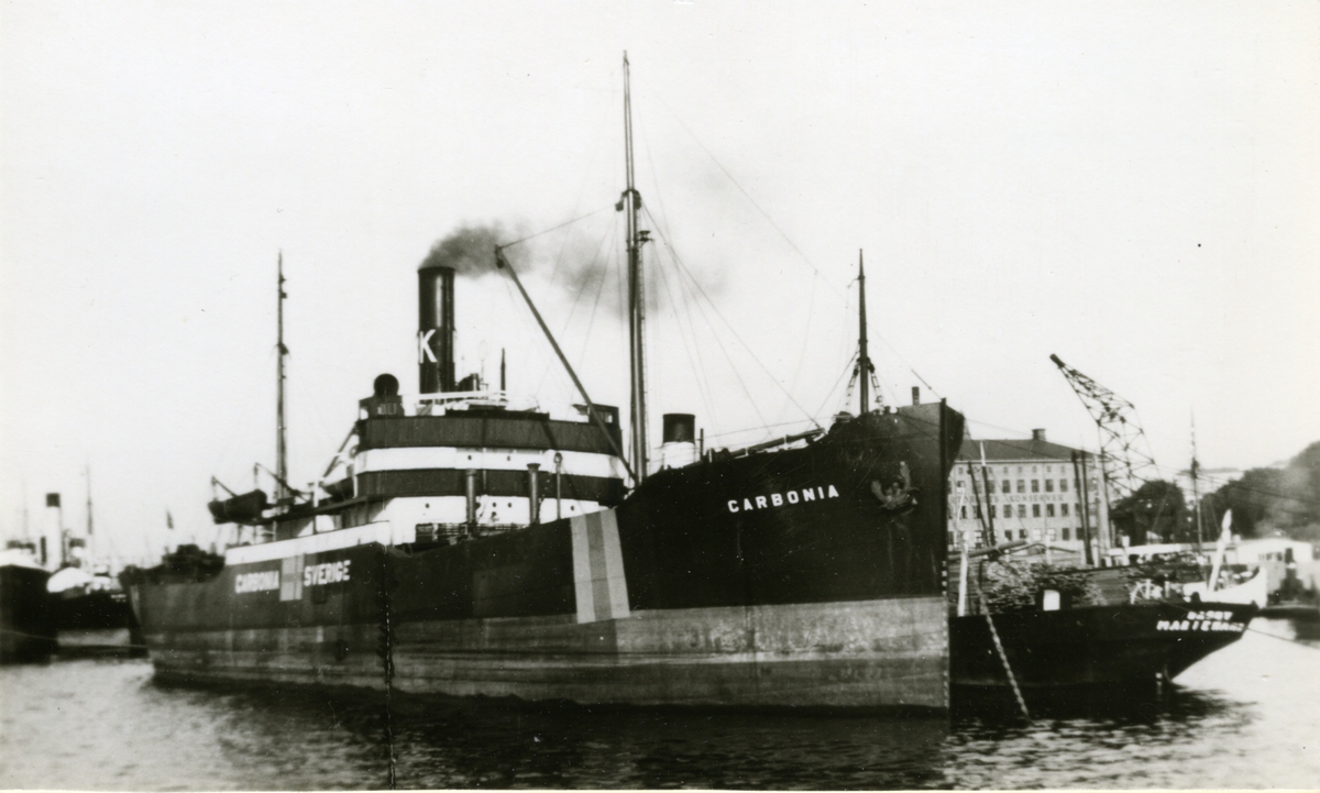 Ägare:/1939-45/: Rederi AB Sylvia. Hemort: Göteborg.