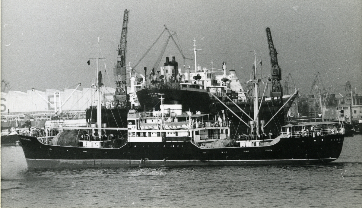 Ägare:/1953-73/: Tirrenia S.p.A. di Navigazione. Hemort: Napoli.