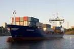 Lossning vid containerterminalen Frihamnen i Stockholm.