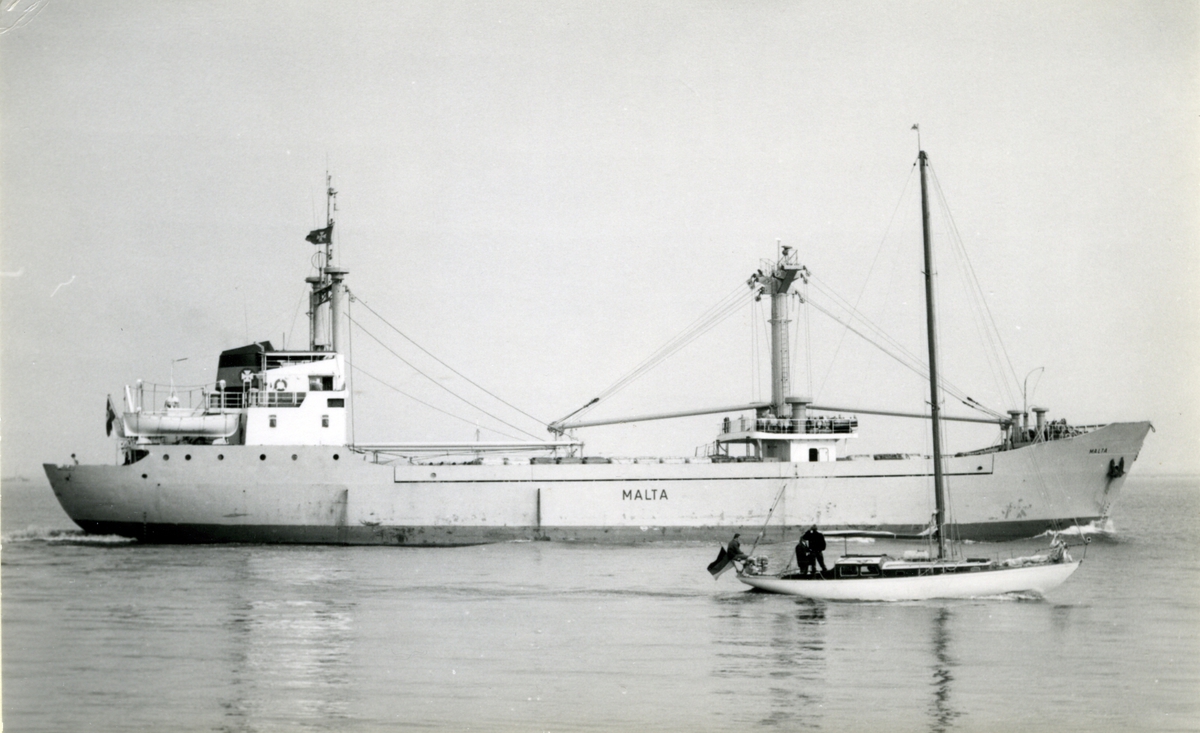 Ägare:/1965-71/: Det Forenende Dampskibs-Selskab A/S. Hemort: Köpenhamn.