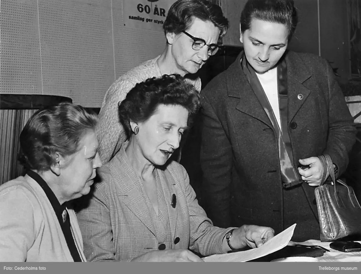 Kretsträff i Trelleborg 27/10 1958. Agda Nilsson, Linnea Nilsson, Svedala, Ellen Ankarberg, Trelleborg och Rut Borg, Svedala.