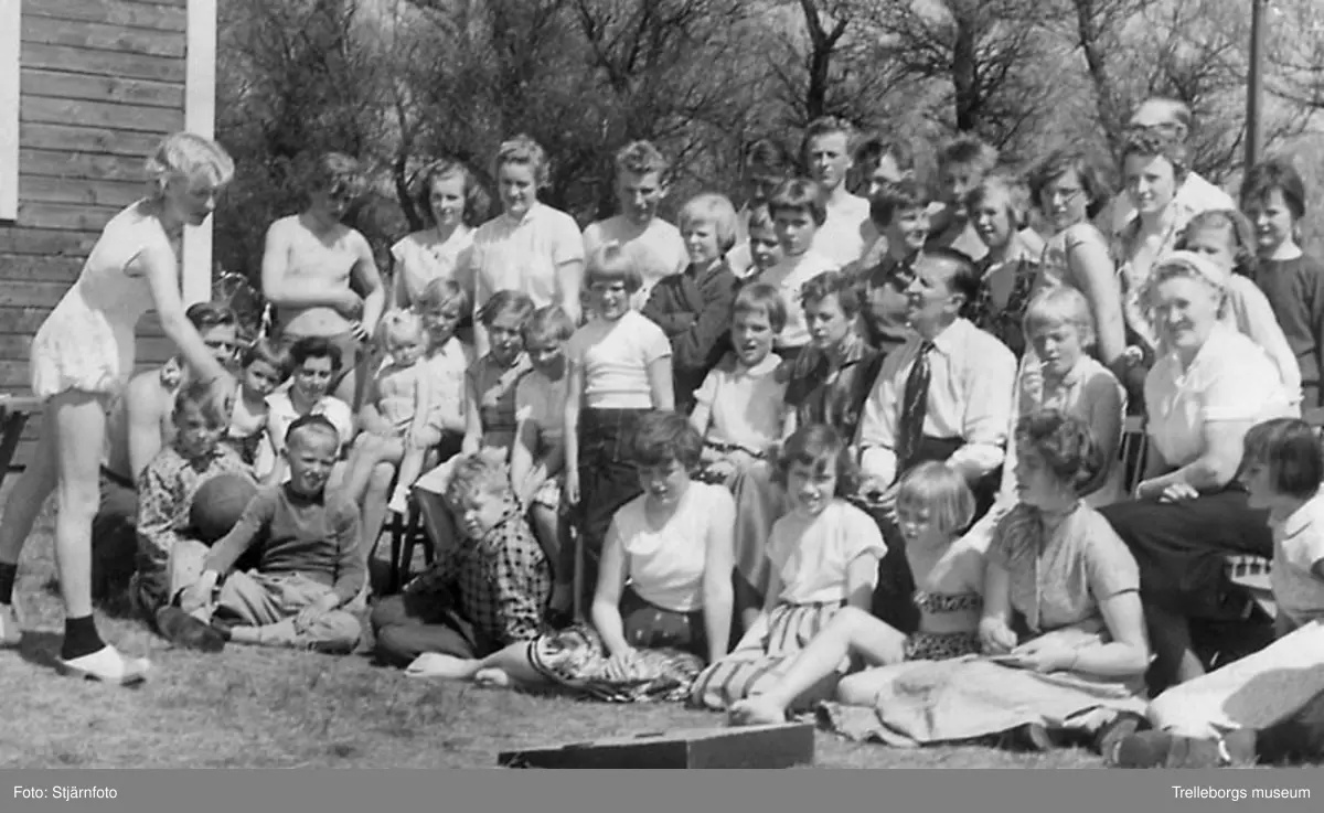 Verdanditräff runt 1950. Ett utbyte mellan ungdomslogen Friska viljor Trelleborg och Landskronas ungdomsloge. Stående från vänster Majbritt Friberg, 4:a Bertil Bengtsson, 9:a Karl-Gustav Sjöstrand.