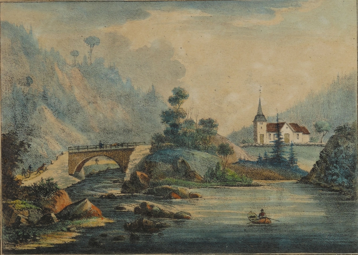 Søndeled kirke  sett fra vannet. med   elven og broen  over denne i mellomgrunnen til venstre.  Kirken hvitmalt med teglstenstak og kobberkledt tårn.  I forgrunnen, en   mann som ror i en båt.