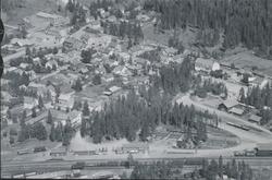 Flyfoto Dokka med stasjon