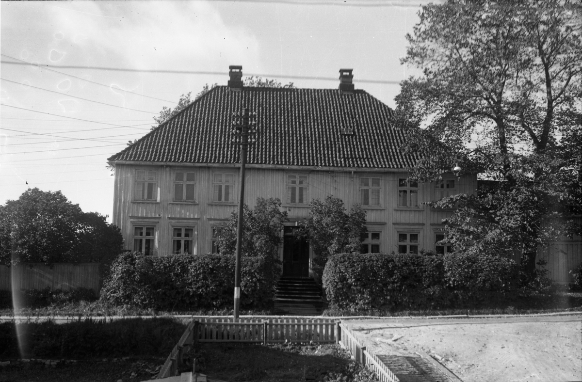 "Skien Prestegård" fotografert