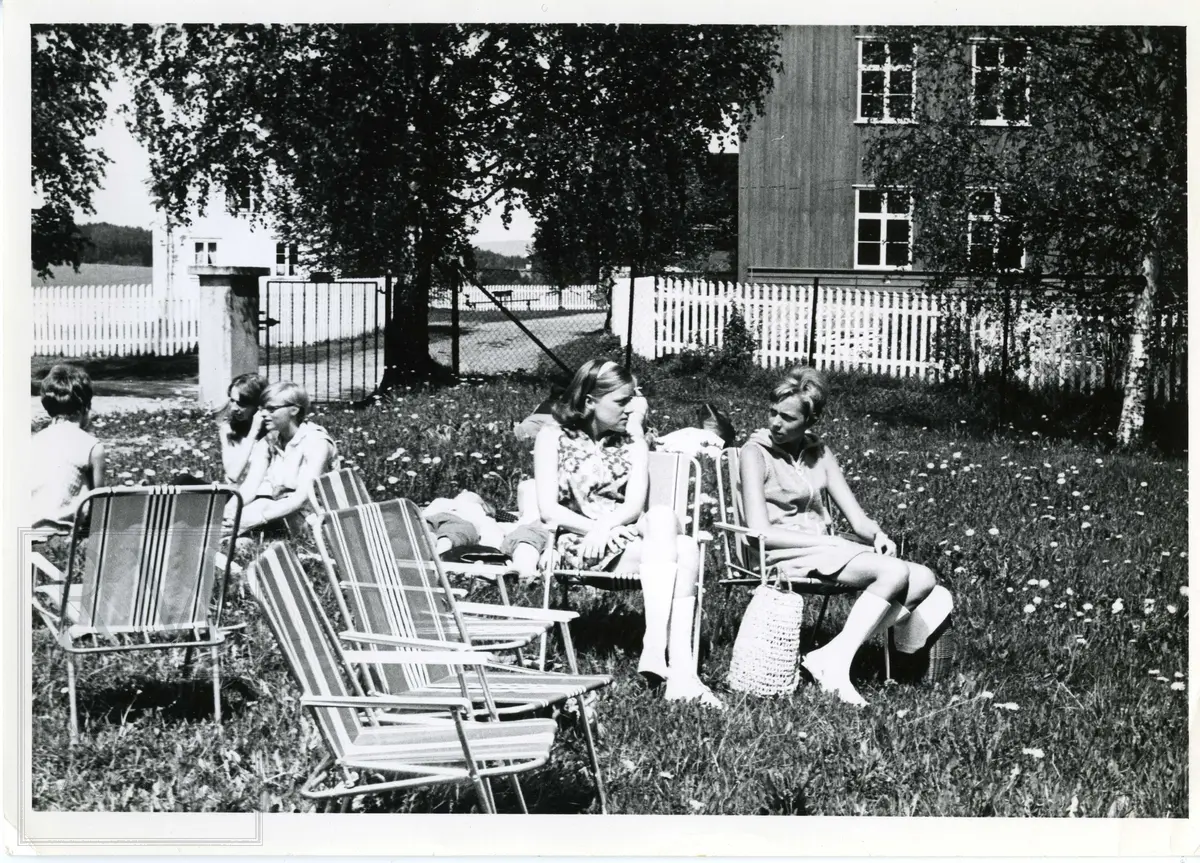 Elever fra Leikvoll skole på skoletur.