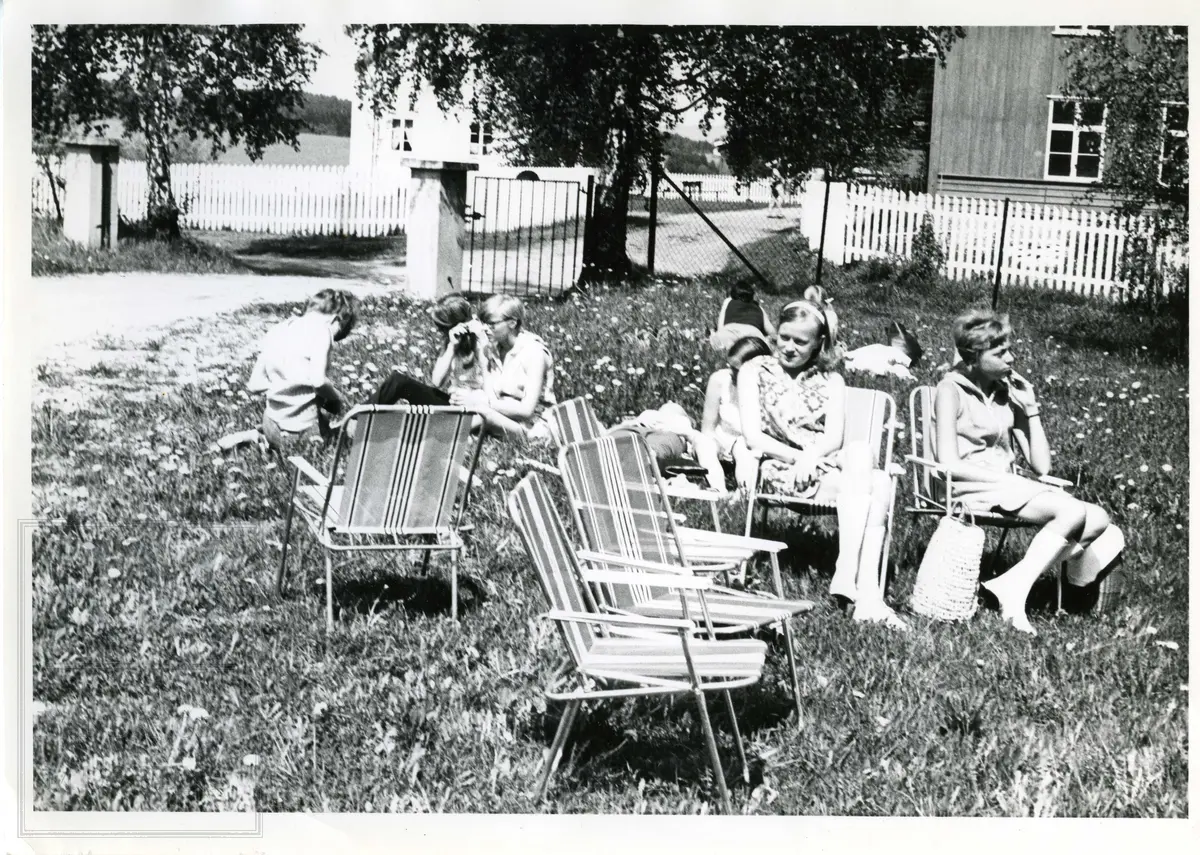 Elever fra Leikvoll skole på skoletur.