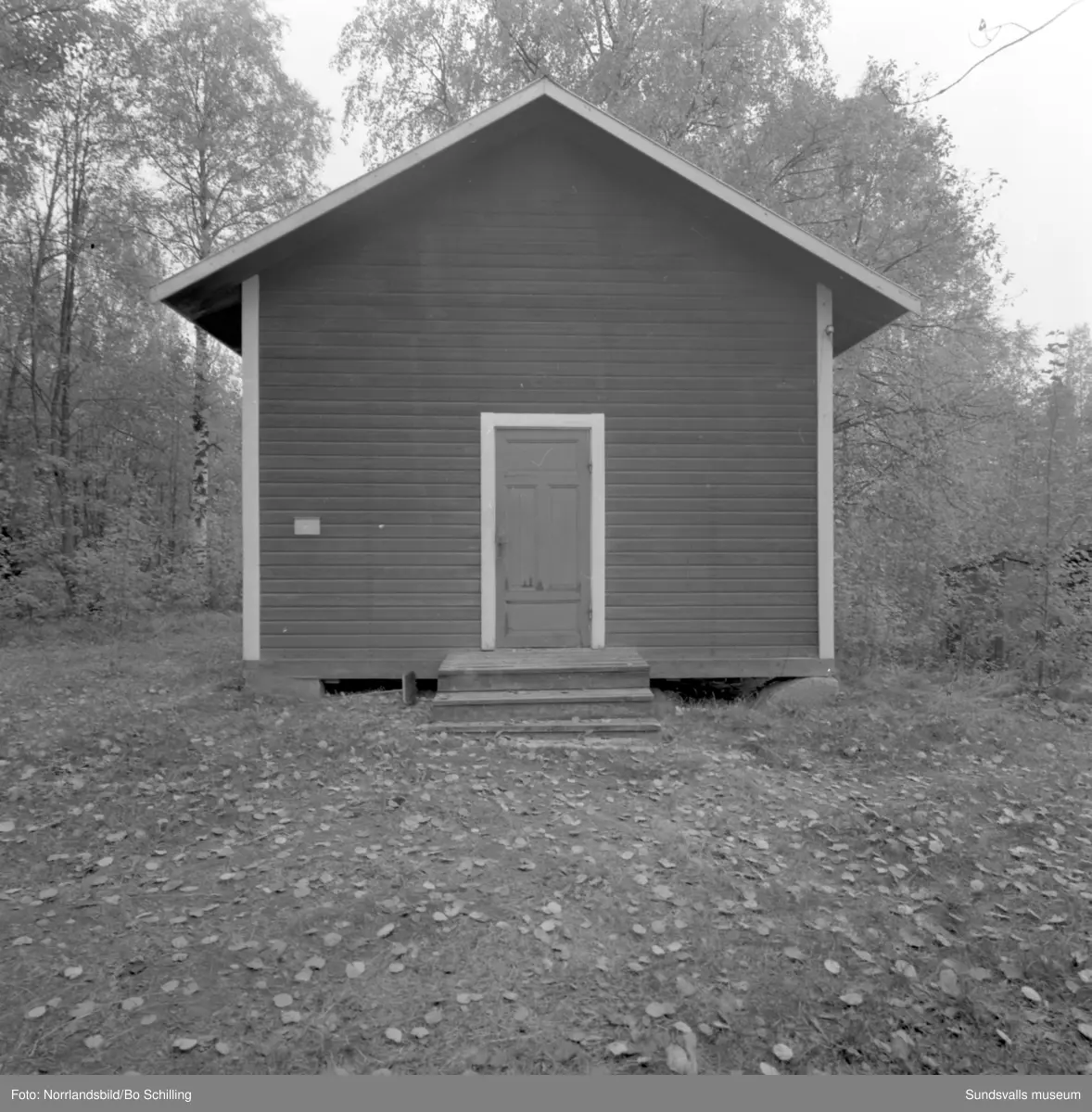 En stor grupp bilder från Ljungaverk, byggnader, gårdar, terräng och landskap. Fotograferat för Fosfatbolaget.