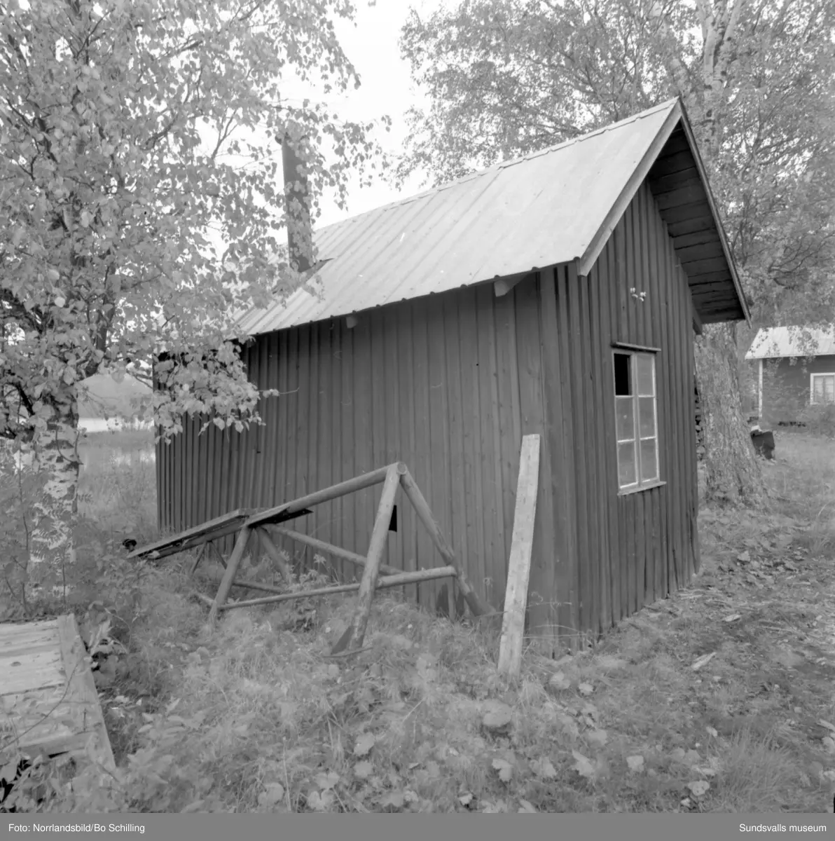 En stor grupp bilder från Ljungaverk, byggnader, gårdar, terräng och landskap. Fotograferat för Fosfatbolaget.
