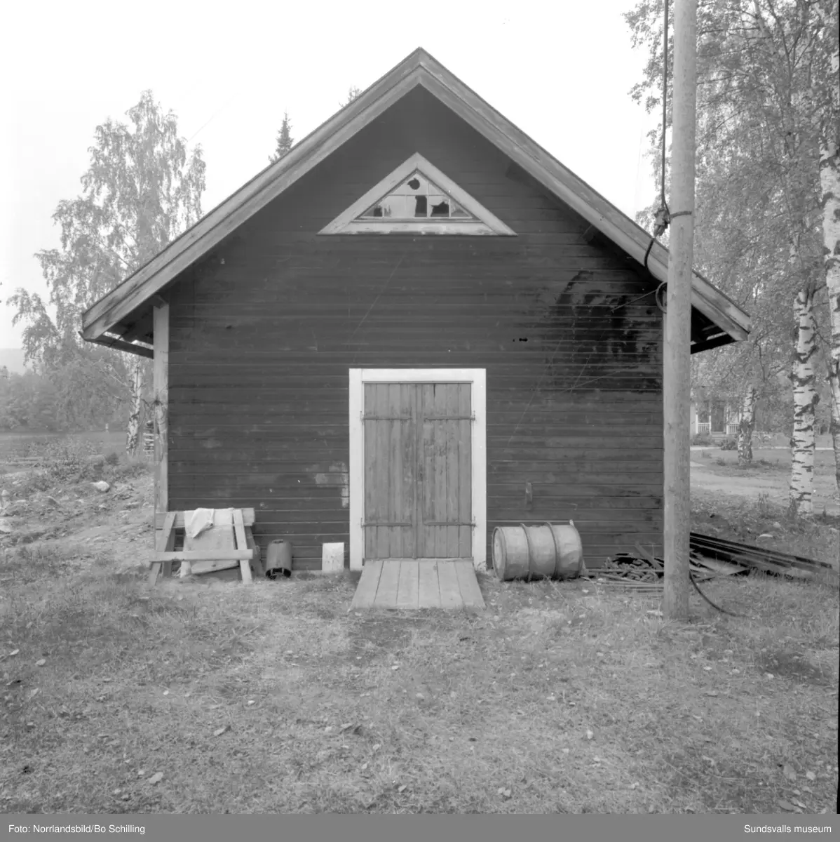 En stor grupp bilder från Ljungaverk, byggnader, gårdar, terräng och landskap. Fotograferat för Fosfatbolaget.